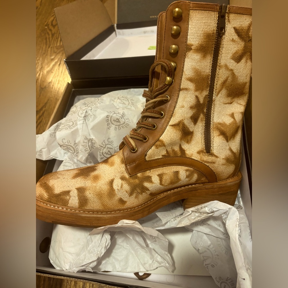 Vintage Foundry Co. Brown/Beige Women’s 9.5 Combat Boots